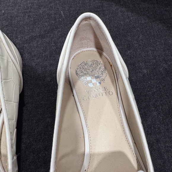 Vince Camuto Flats - Picture 14 of 15